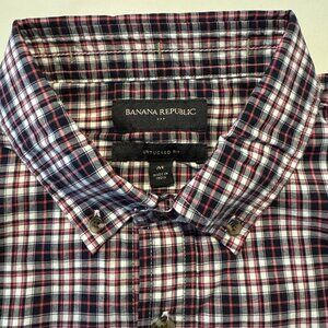 Banana Republic Men's Medium Button Down Shirt in Plaid